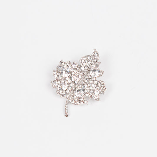 909286 Broche, Blad formet brosche med strass stener - sølv