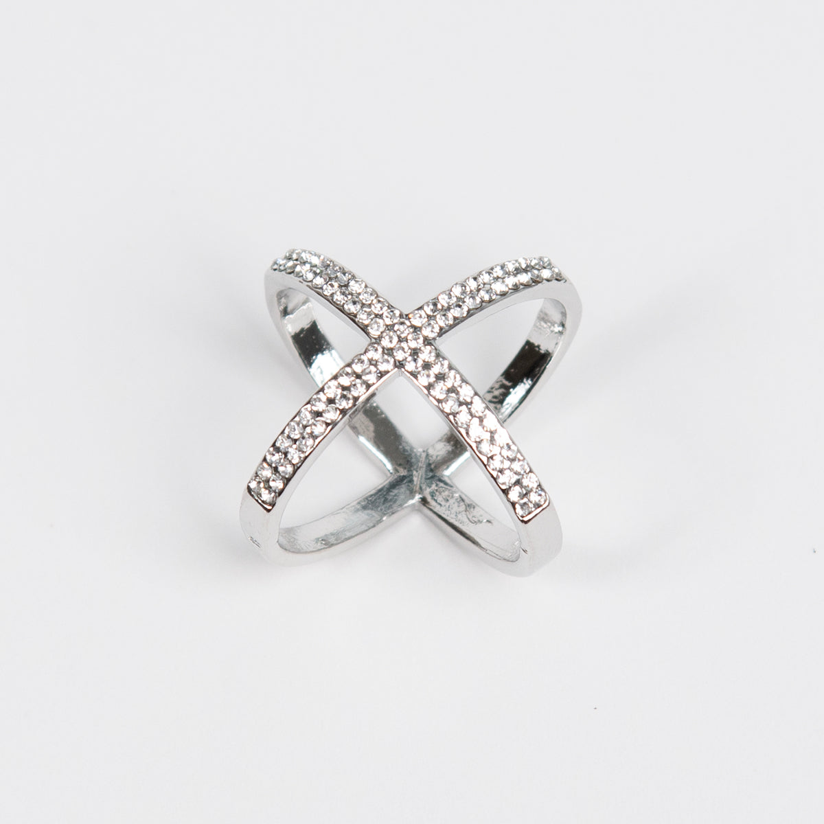909486X Skjerf ring, STOR STR Skjerf ring kryss med dobbel linje med strass - sølv