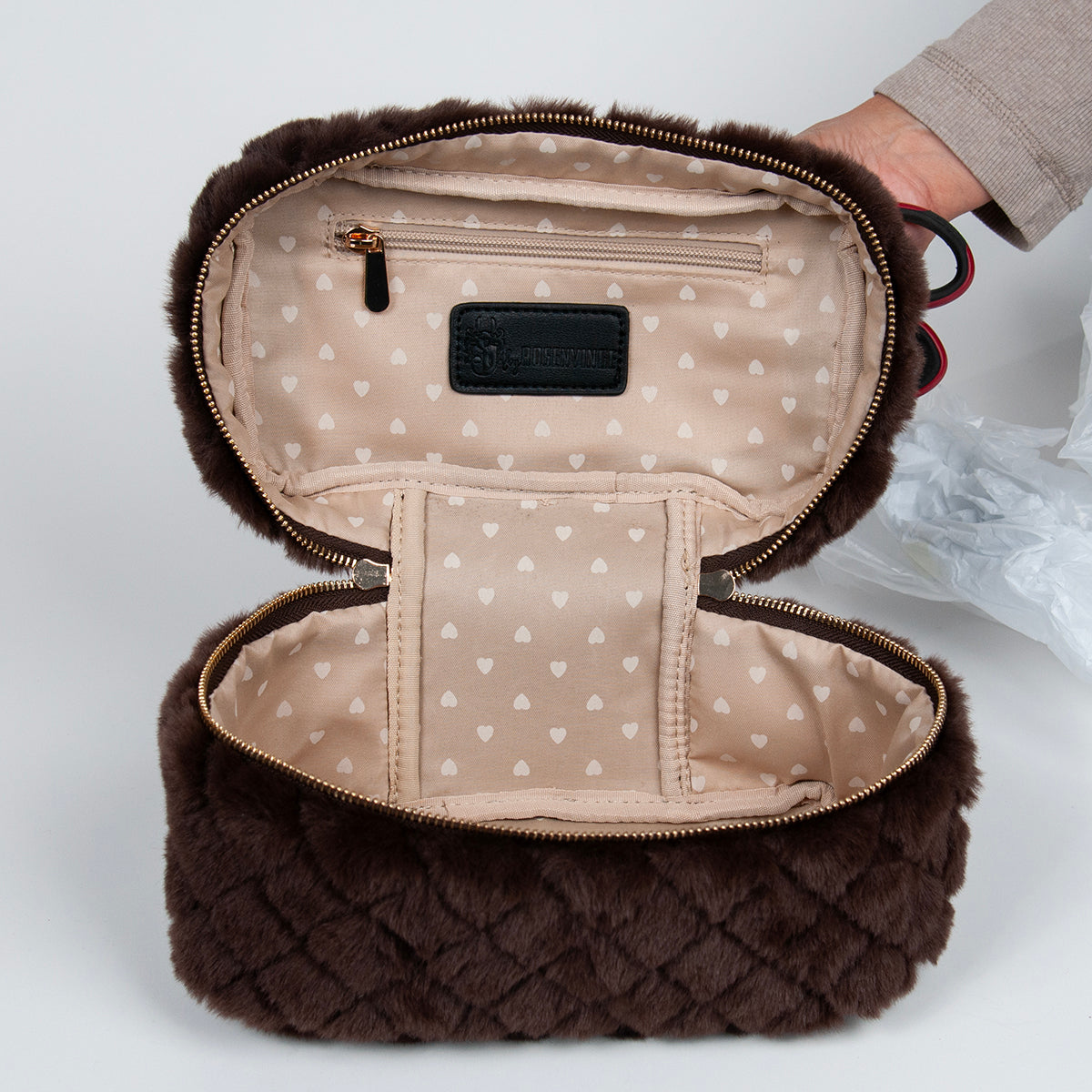 910511 Veske, Makeup-bag fuskpels - brun