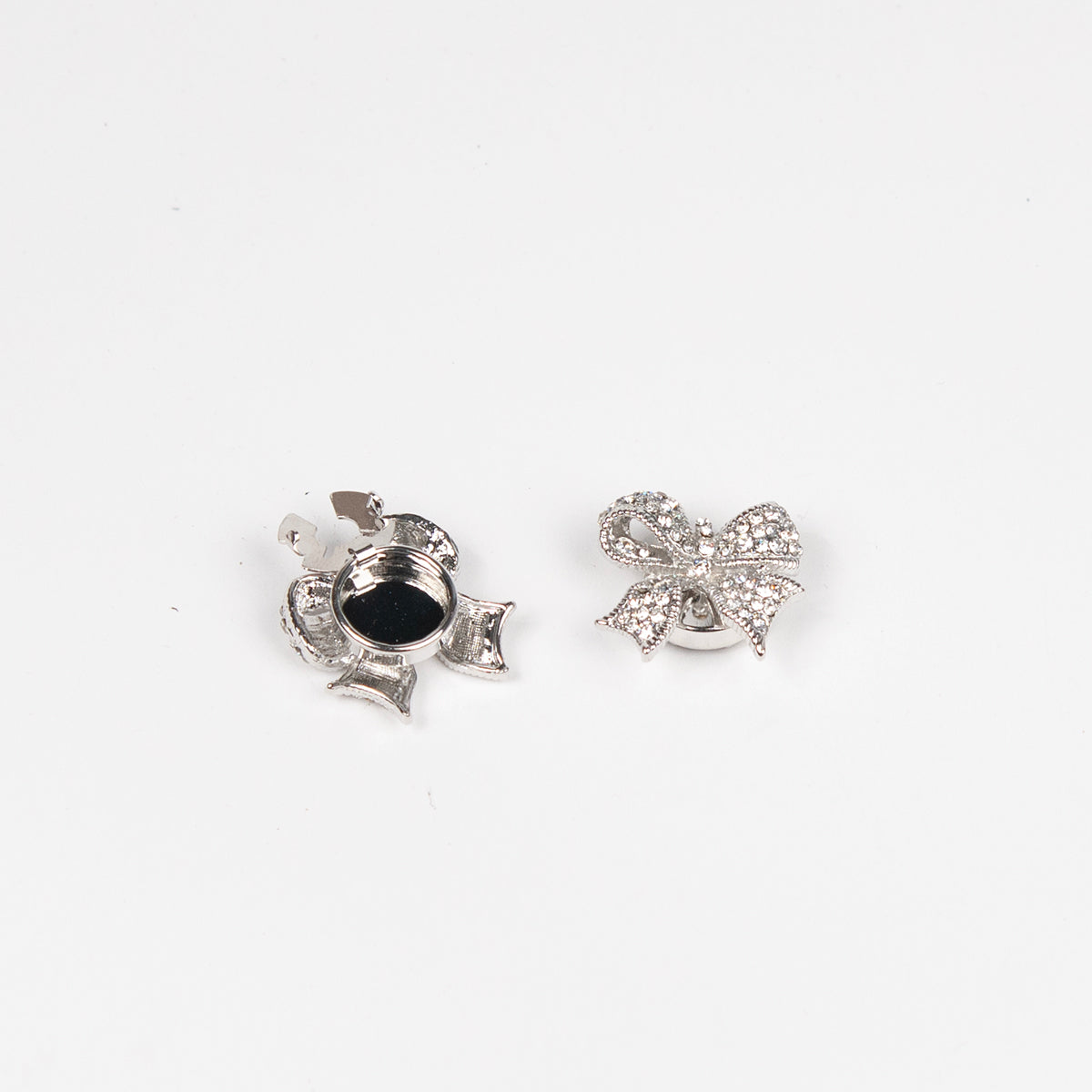 914586 Brosje, Knappedekor 2 pcs Sløyfe - sølv