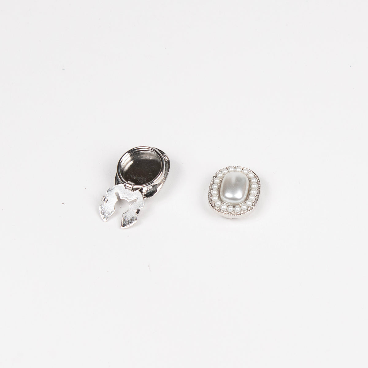 914686 Brosje, Knappedekor 2 pcs Strass sten - sølv