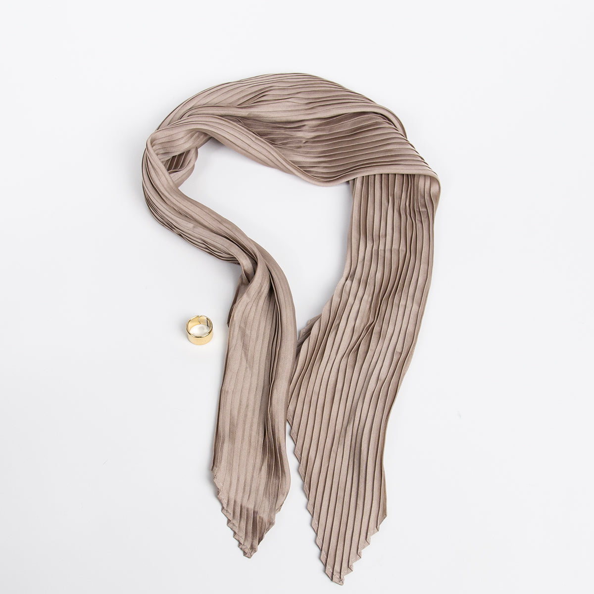 915505  Skjerf, Lite plizze skjerf med skjerf ring - beige