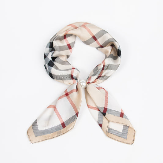 915605  Skjerf, Lite rutet burberry -look skjerf med perle-magnet -beige