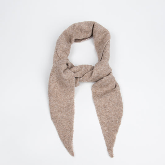 916407 Skjerf, Strikket lite trekantskjerf - taupe
