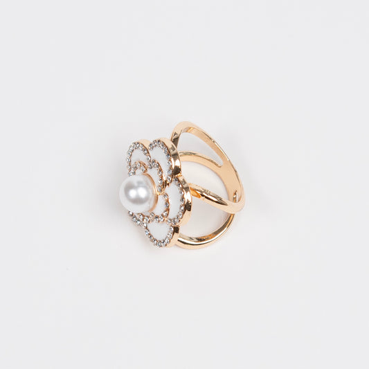 917102 Skjerf ring - Emaljeblomst skjerfring med perle - hvit/gull