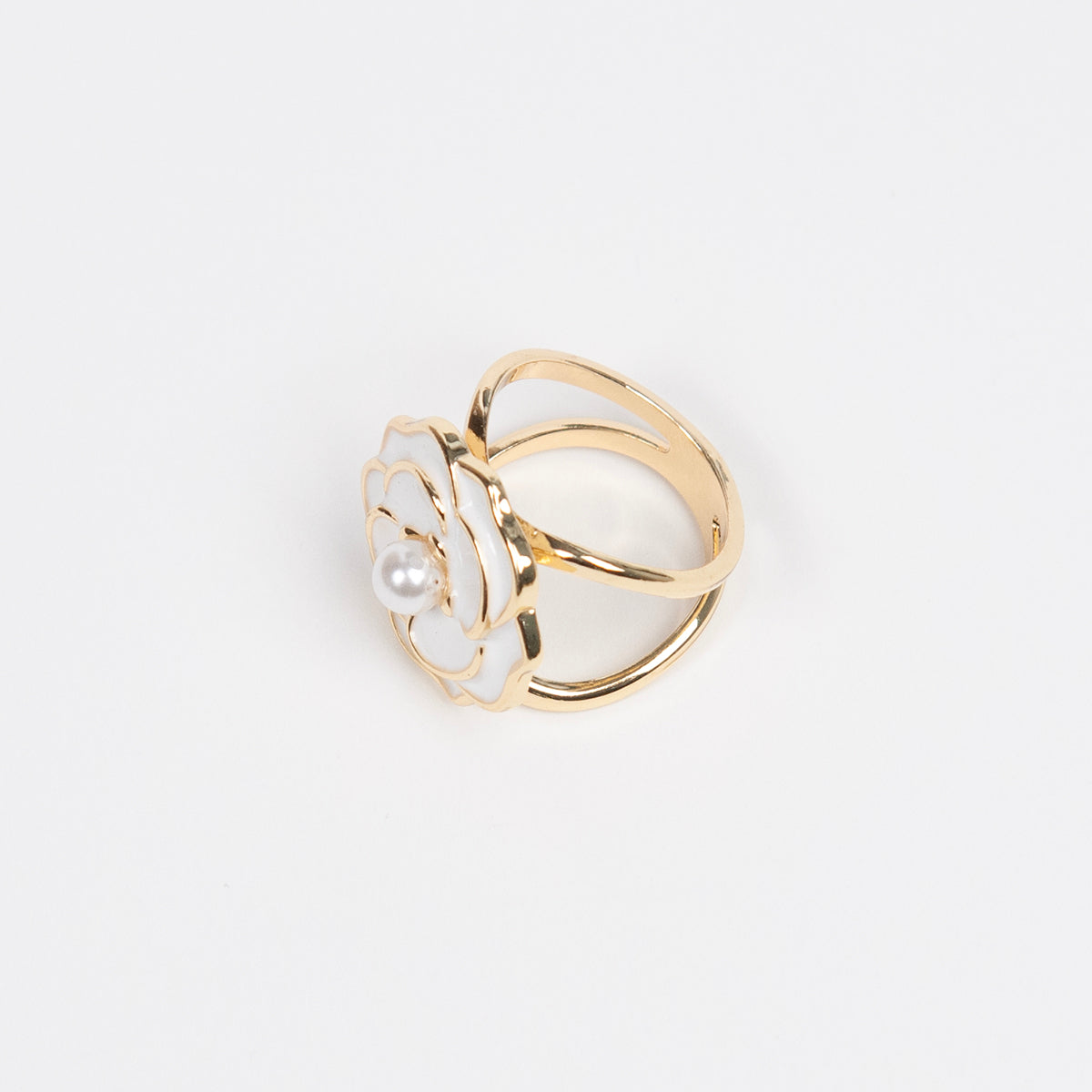 917102 Skjerf ring - Emaljeblomst skjerfring med perle - hvit/gull