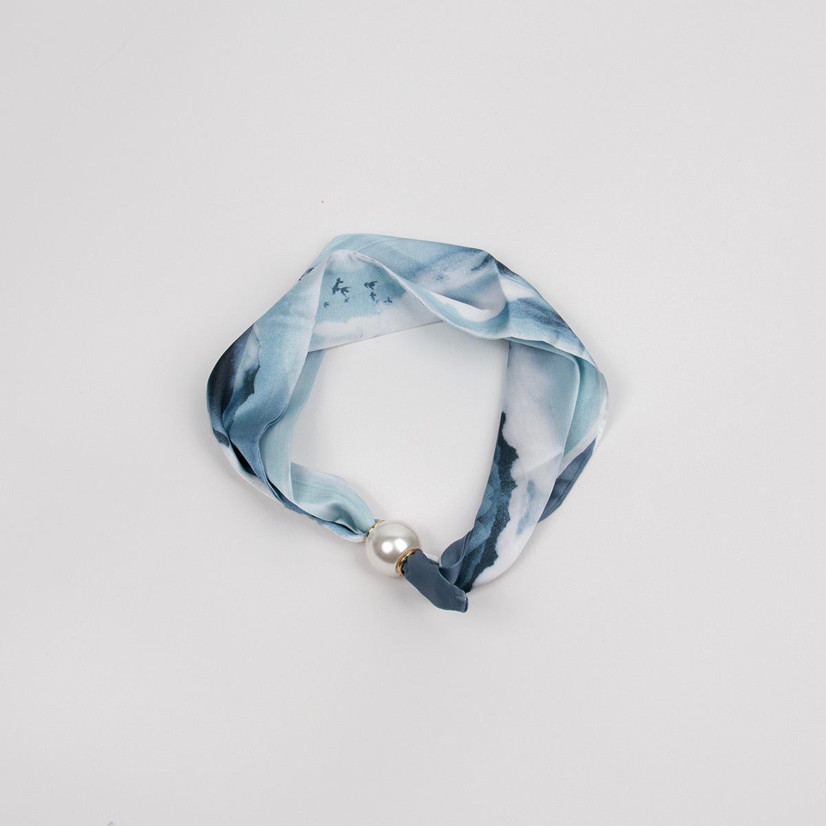 925444  Skjerf, Mini skjerf med  perle-magnet -blått/hvit