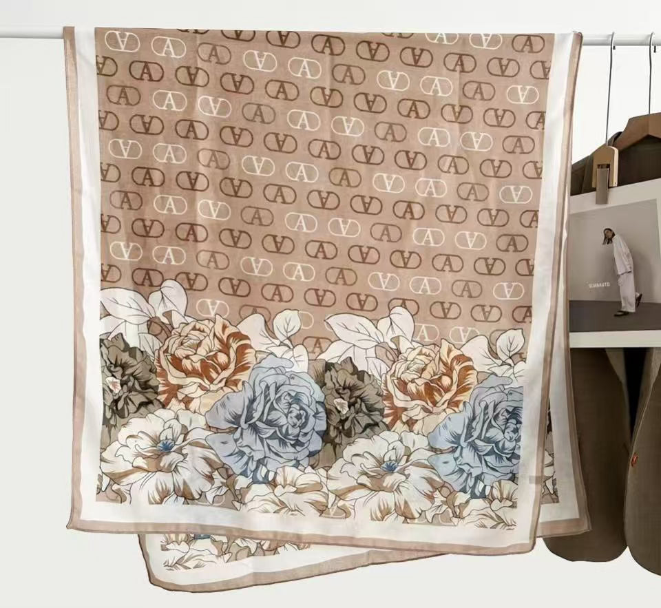 925505X  Skjerf, Mykt skjerf 80x180 cm V-print med blomster - beige