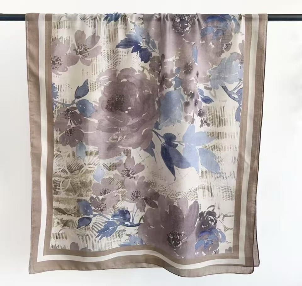 925805  Skjerf, Mykt skjerf 80x180 cm blomsterprint med kant - beige