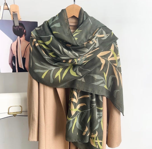 928650  Skjerf,Mykt skjerf 80x180 cm høstblader - olivengrønn