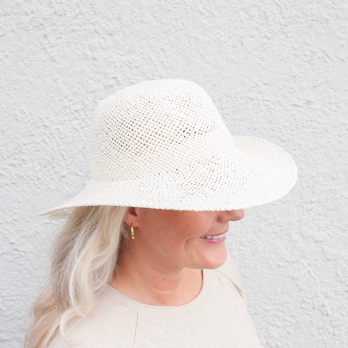 837303 Stråhatt, Papir stråhatt med bred brem - offwhite