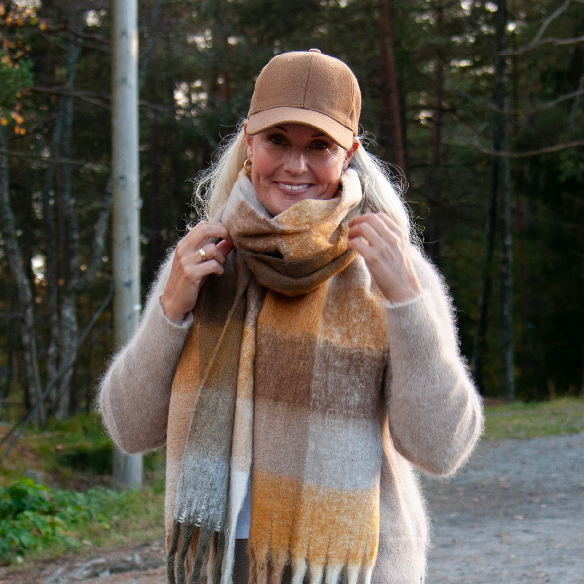 Fluffy scarf with squares TS16261 - army