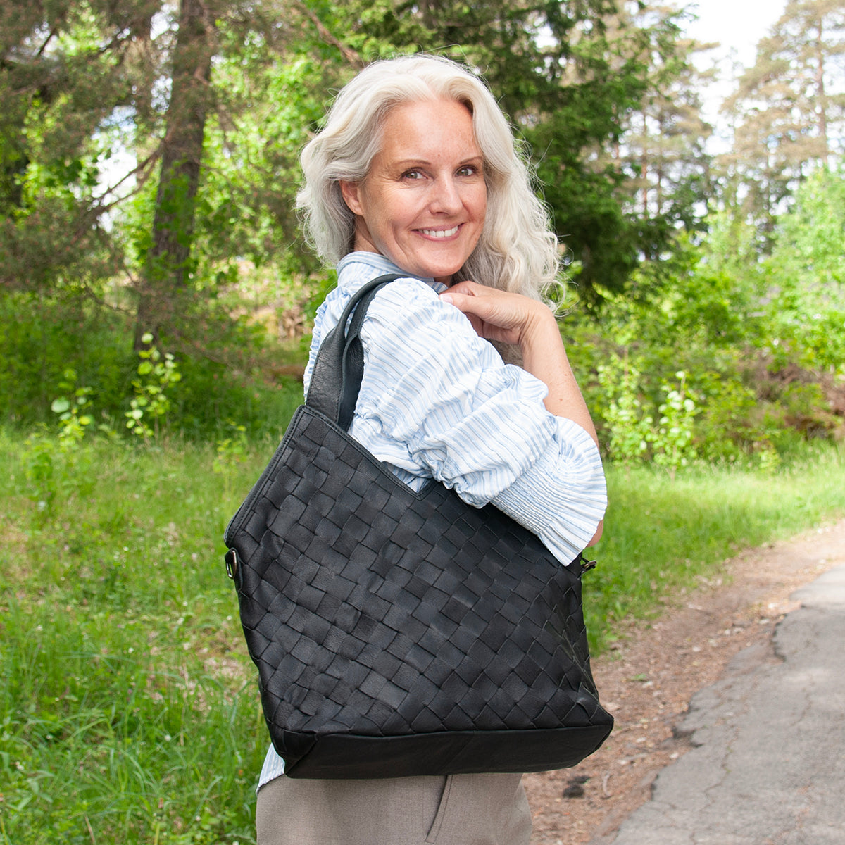 843801 Veske LOUIS stor flette shopper i skinn - svart