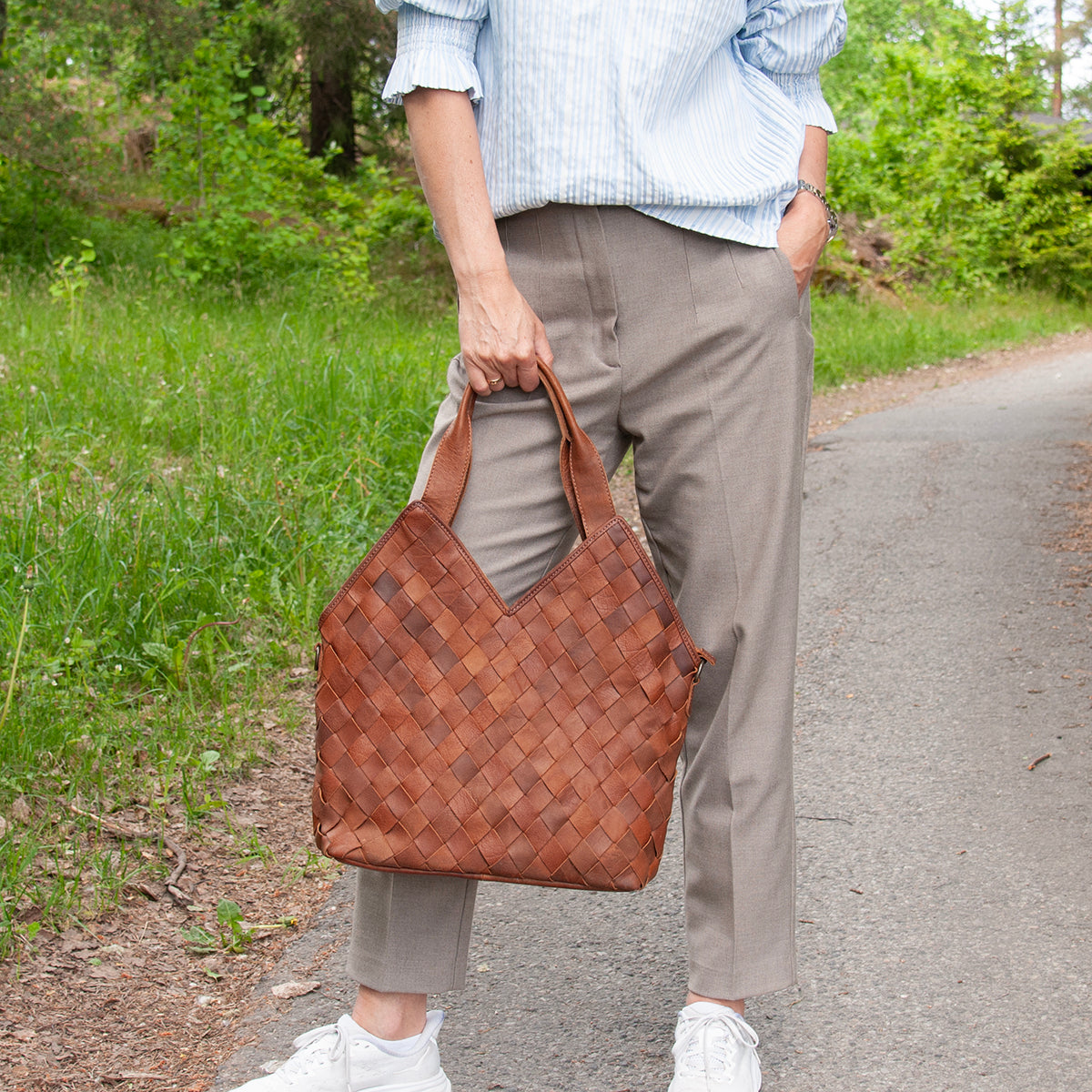 843811 Veske LOUIS stor flette shopper i skinn - brun