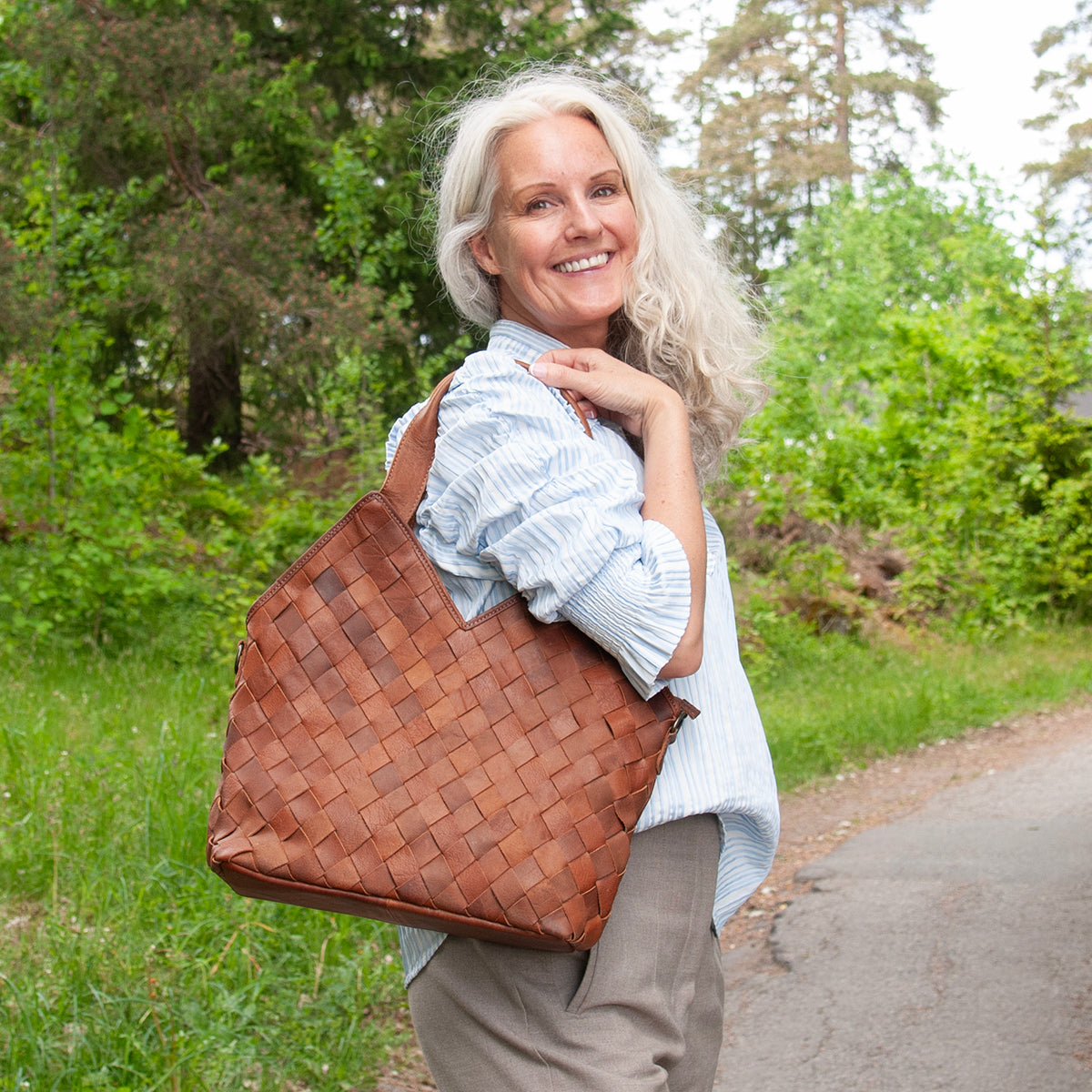 843811 Veske LOUIS stor flette shopper i skinn - brun