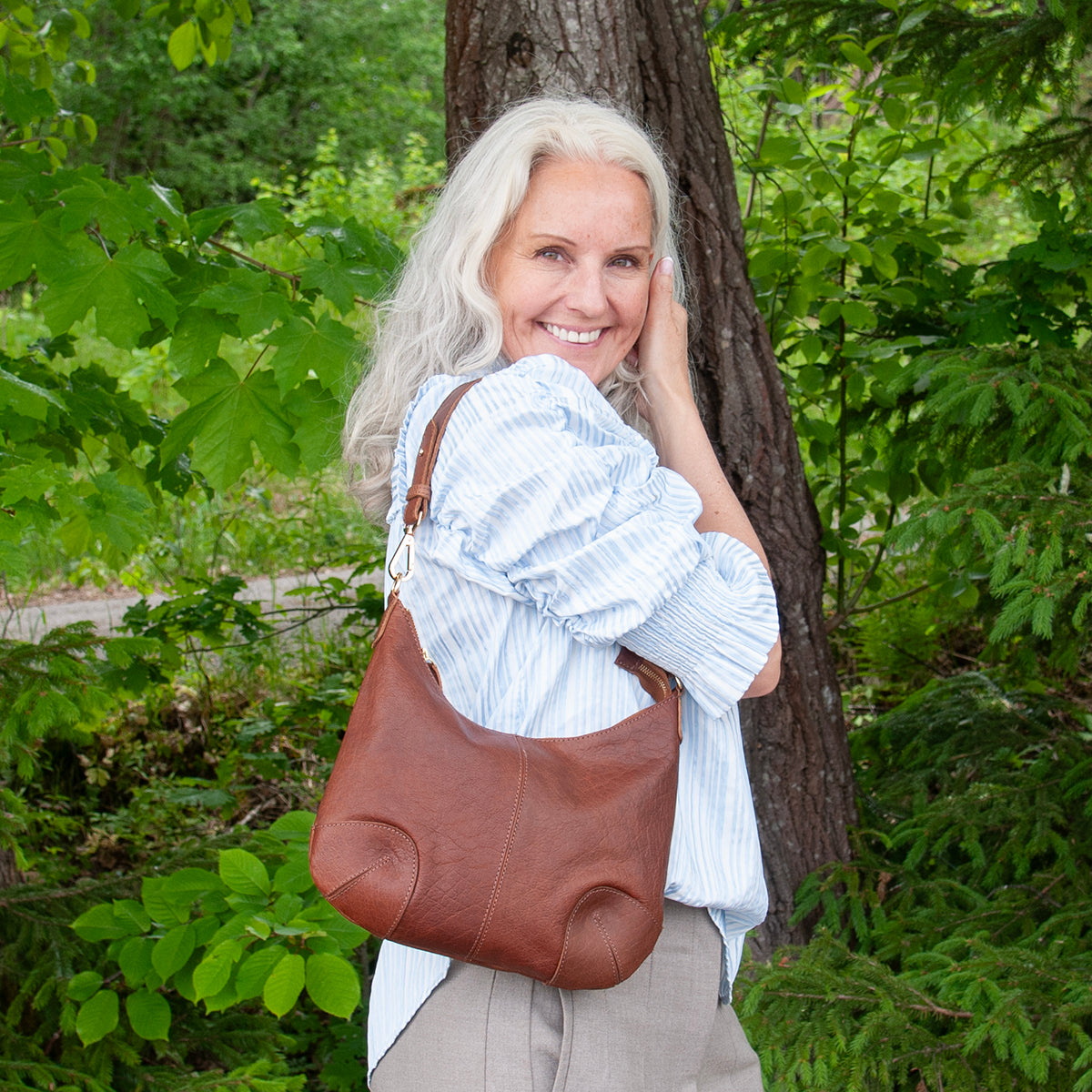 843911 Veske LØV skinn bag med dobbel skulderrem  - brun