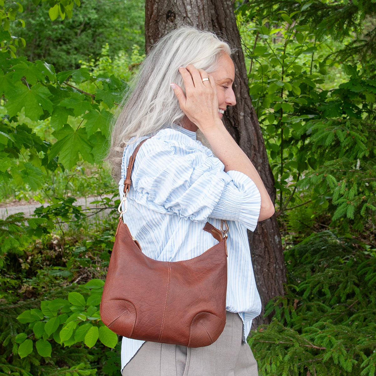 843911 Veske LØV skinn bag med dobbel skulderrem  - brun