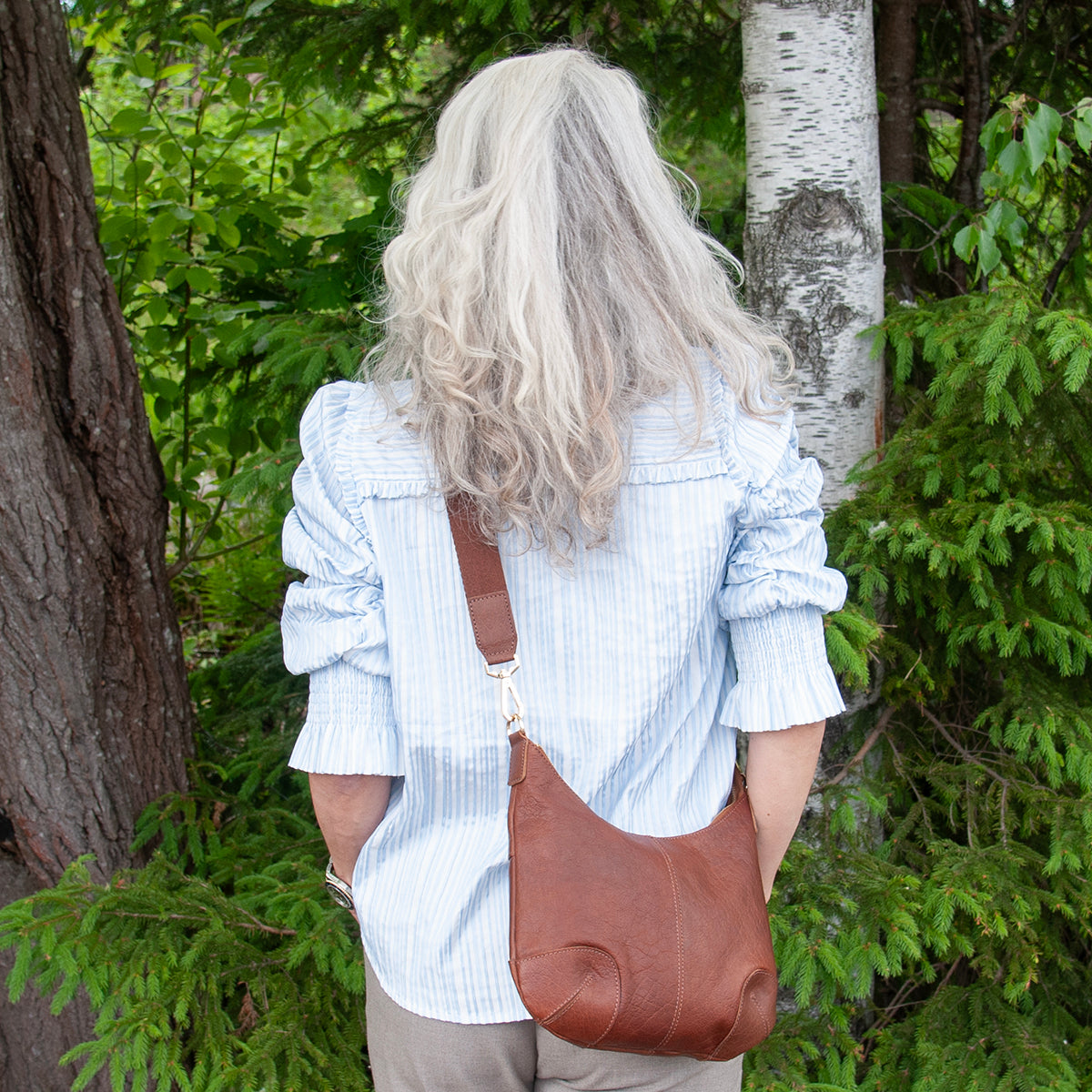 843911 Veske LØV skinn bag med dobbel skulderrem  - brun