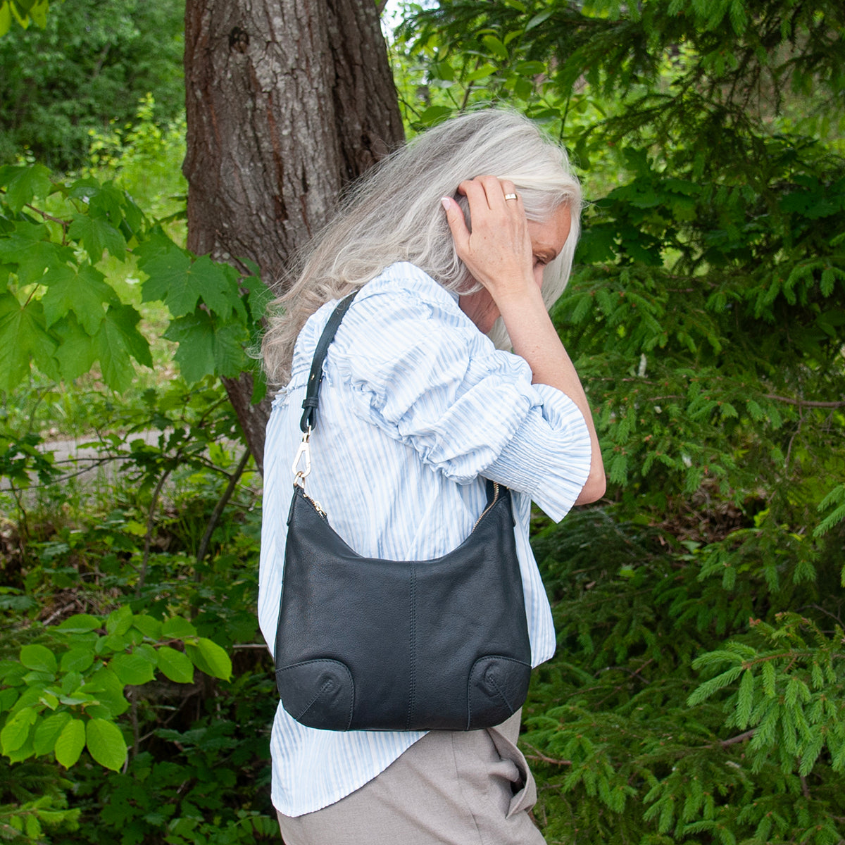 843901 Veske LØV skinn bag med dobbel skulderrem  - svart