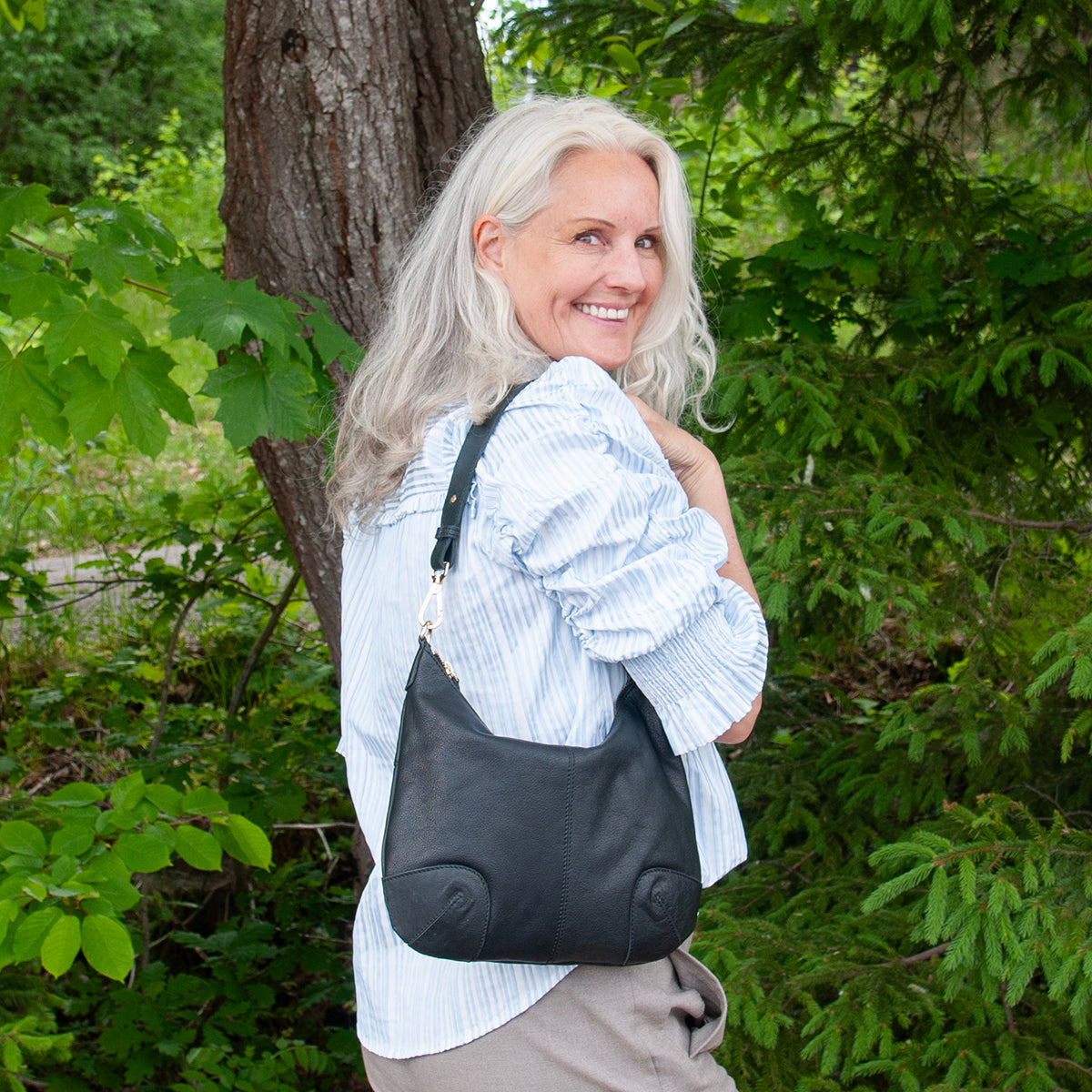 843901 Veske LØV skinn bag med dobbel skulderrem  - svart