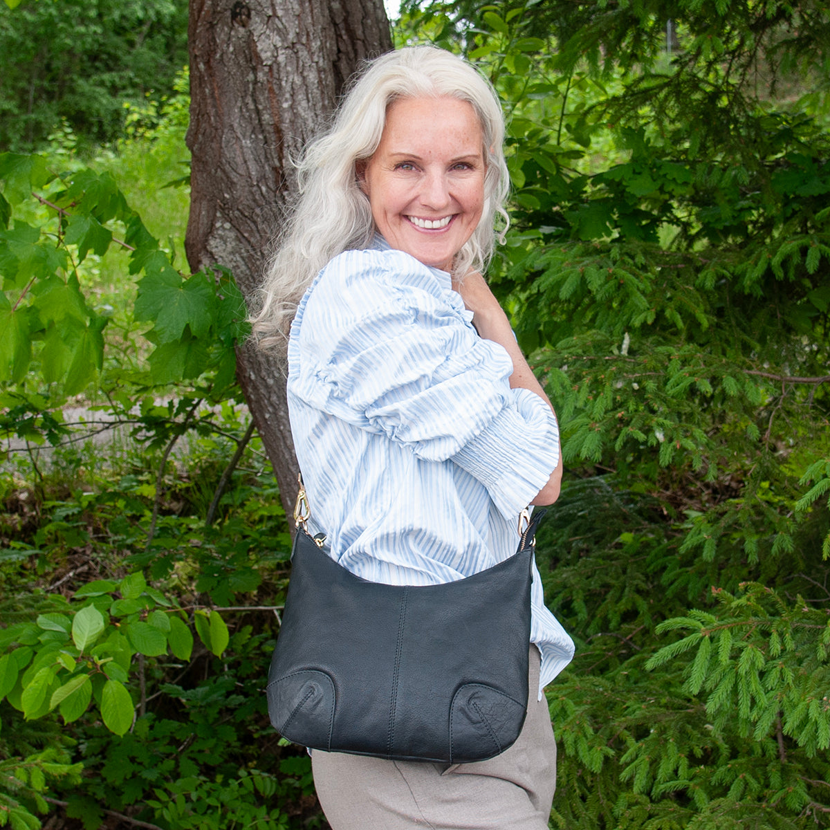 843901 Veske LØV skinn bag med dobbel skulderrem  - svart