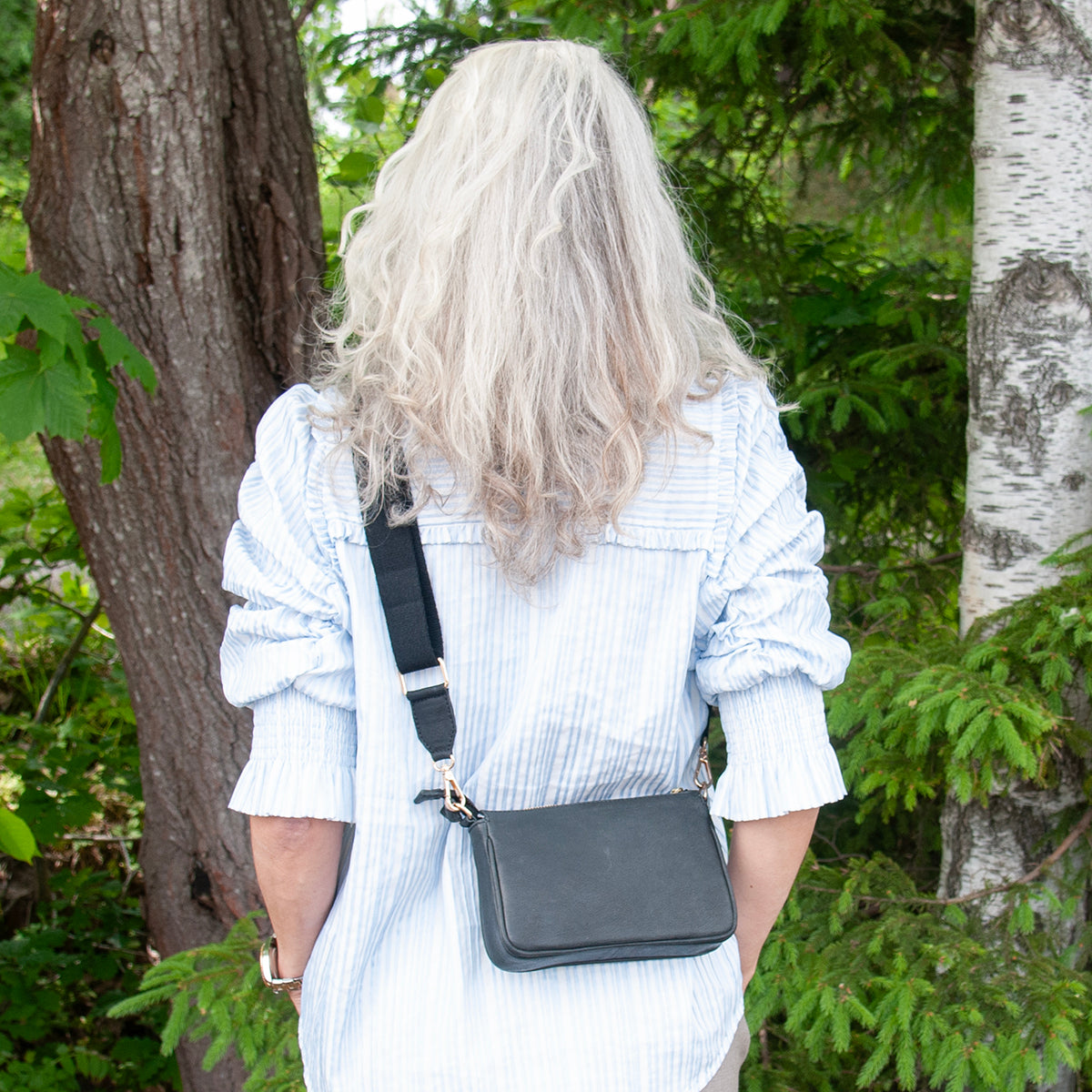 843501 Veske LIAN clutch i skinn med dobbel rem - svart