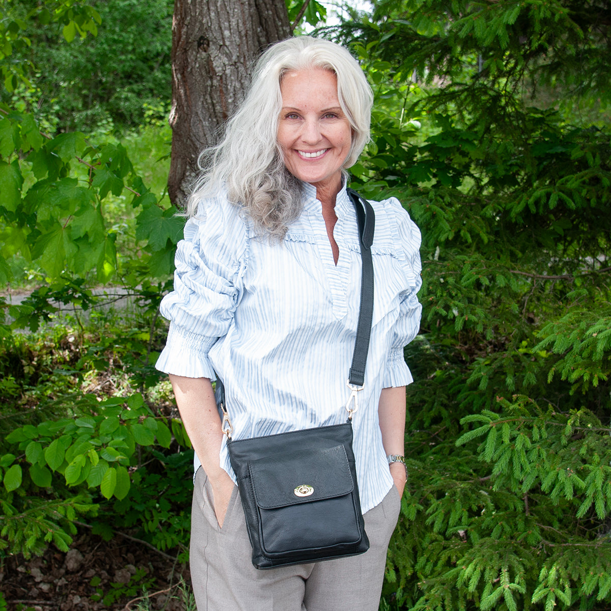 844201 Veske LUCA liten skinn crossbag med frontlomme - svart