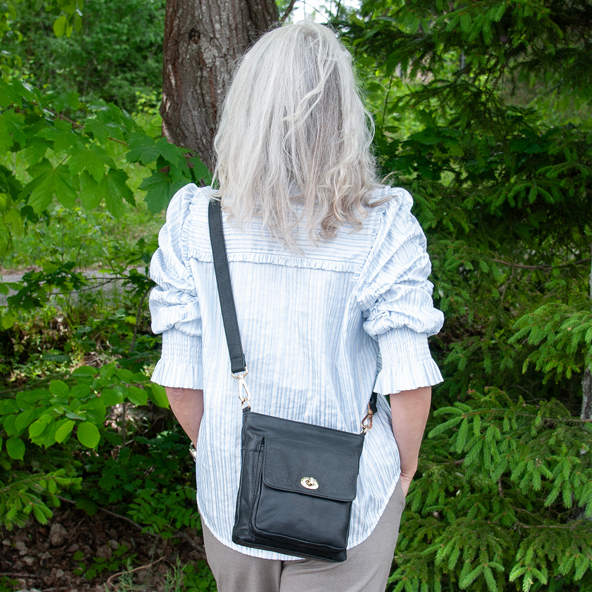 844201 Veske LUCA liten skinn crossbag med frontlomme - svart