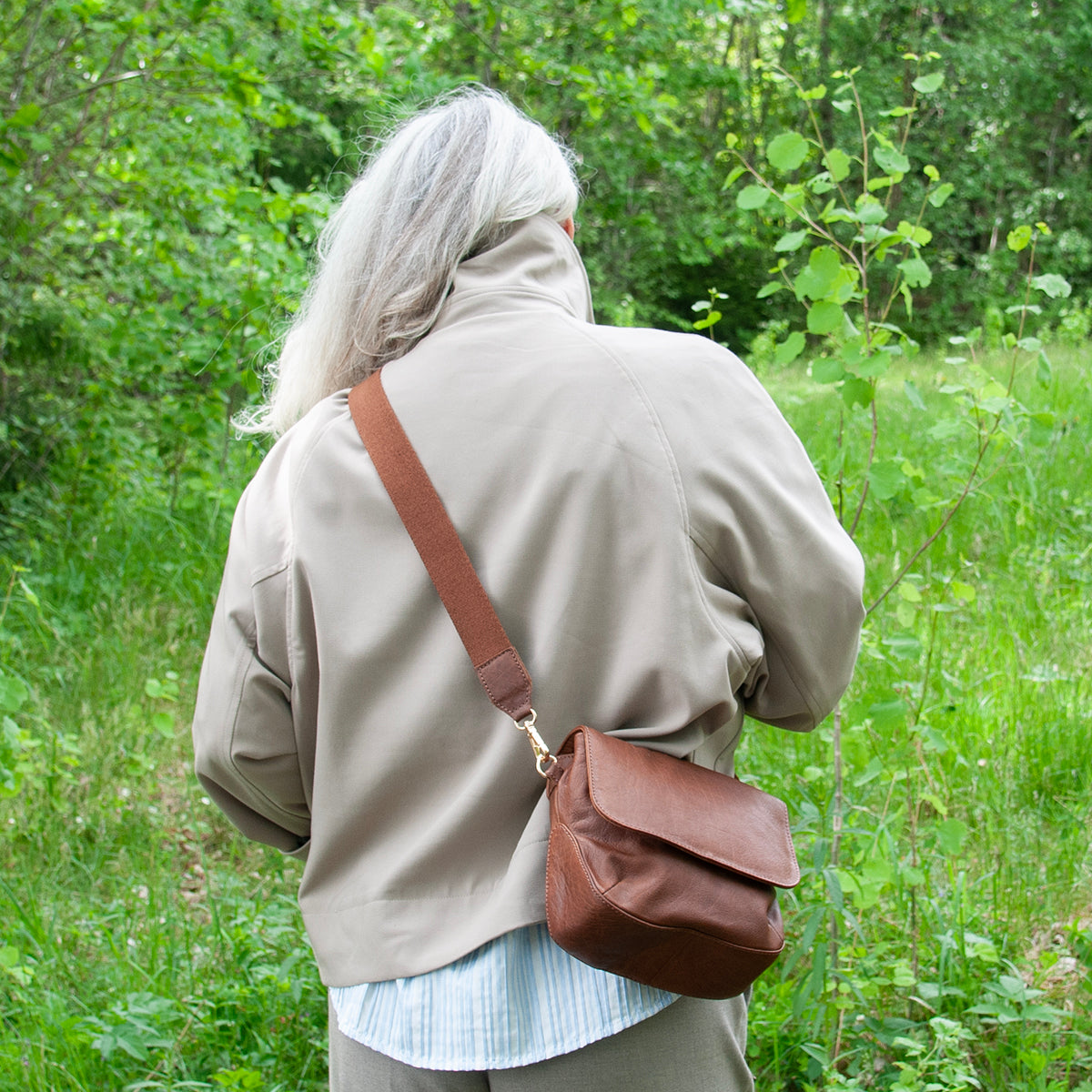 843411 Veske LEXI clutch i skinn - brun