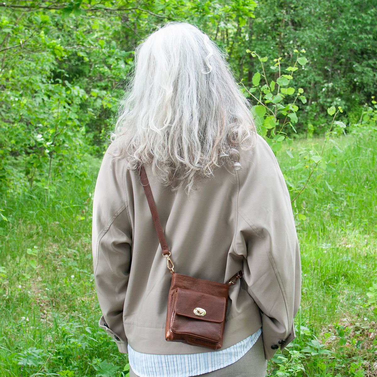 844411 Veske LINK mobil skinnveske med frontlomme- brun