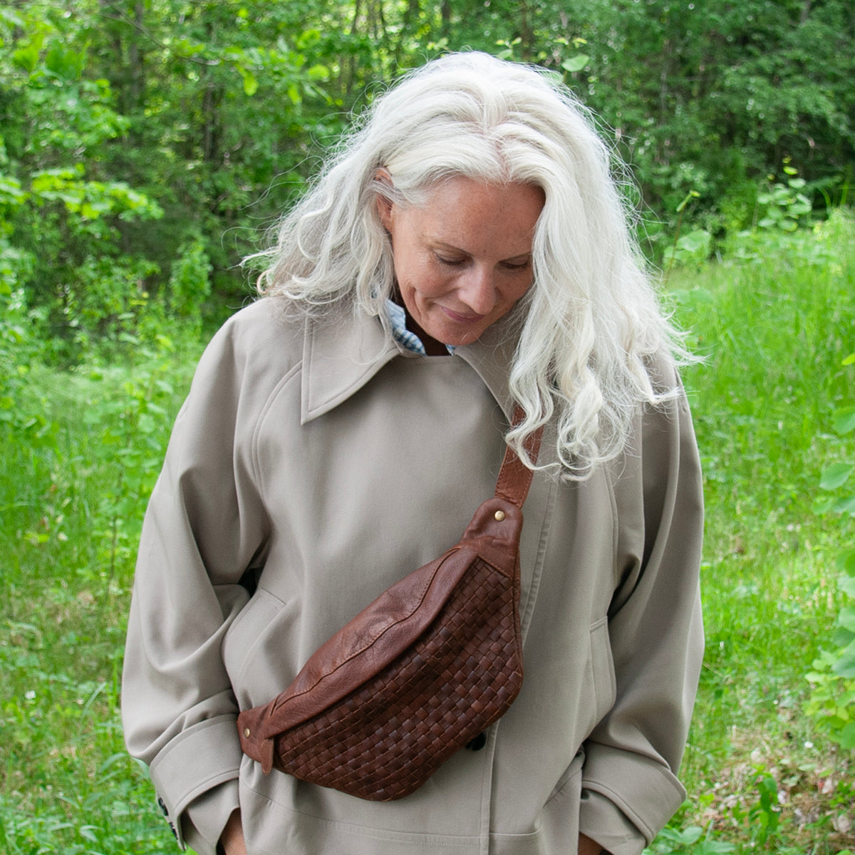 843711 Veske LUNA flette bumbag i skinn - brun