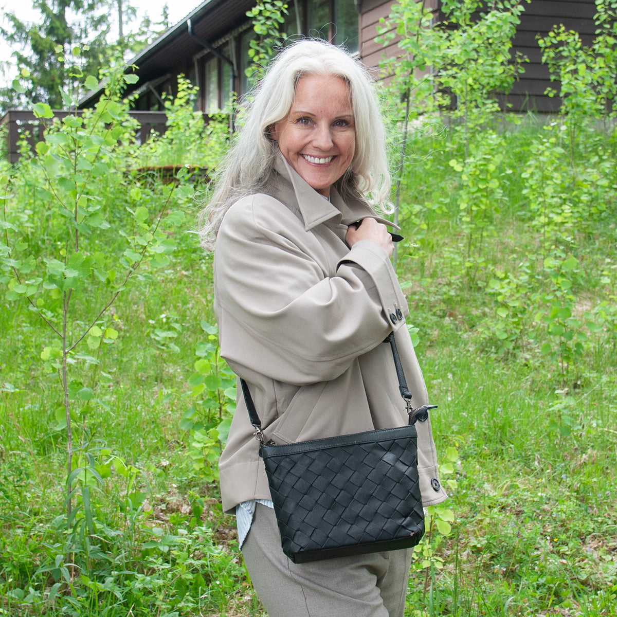 844001 Veske LALA flettet liten skinnveske - svart