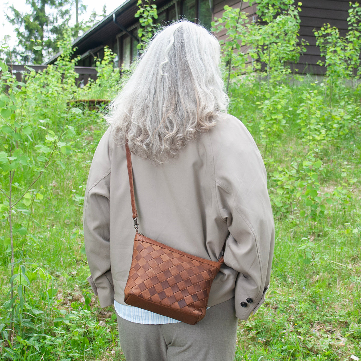 844011 Veske LALA flettet liten skinnveske - brun