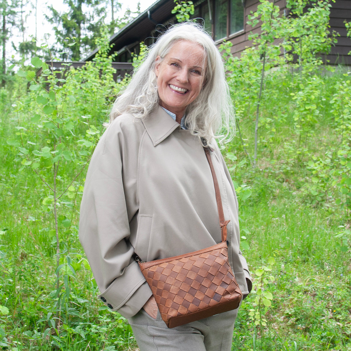 844011 Veske LALA flettet liten skinnveske - brun