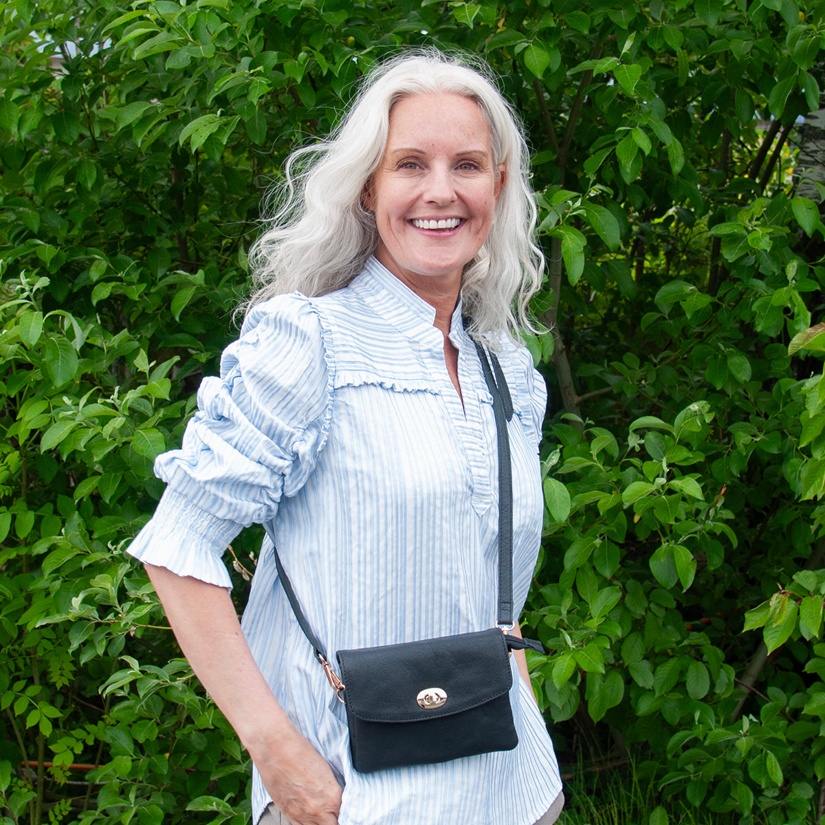 844501 Veske LONDON liten skinn clutch med frontlomme - svart