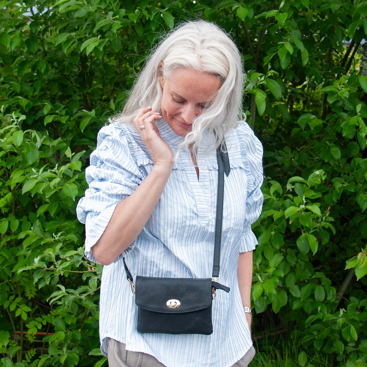 844501 Veske LONDON liten skinn clutch med frontlomme - svart