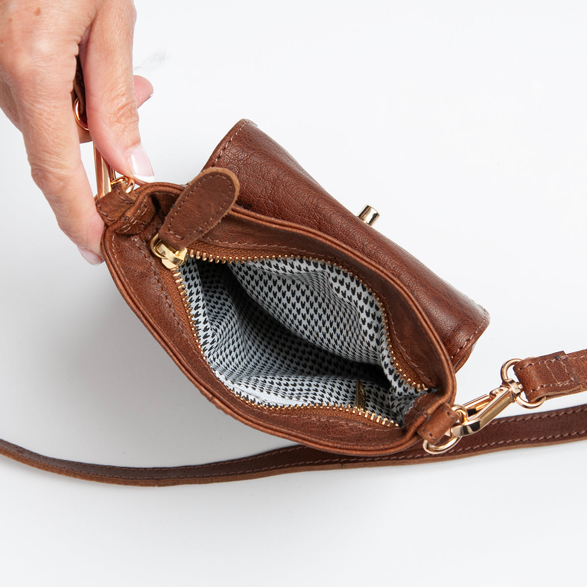 844411 Veske LINK mobil skinnveske med frontlomme- brun