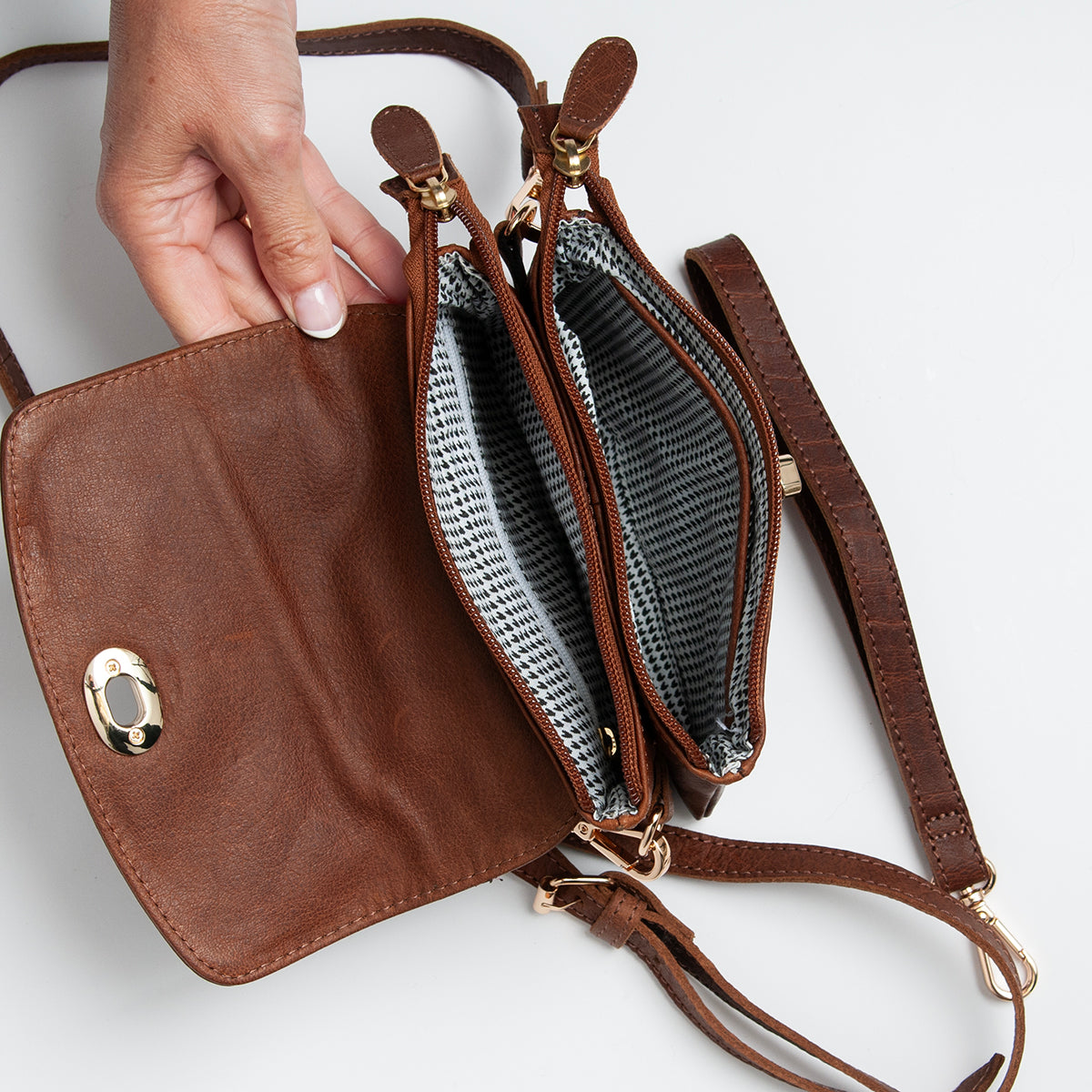 844511 Veske LONDON liten skinn clutch med frontlomme - brun