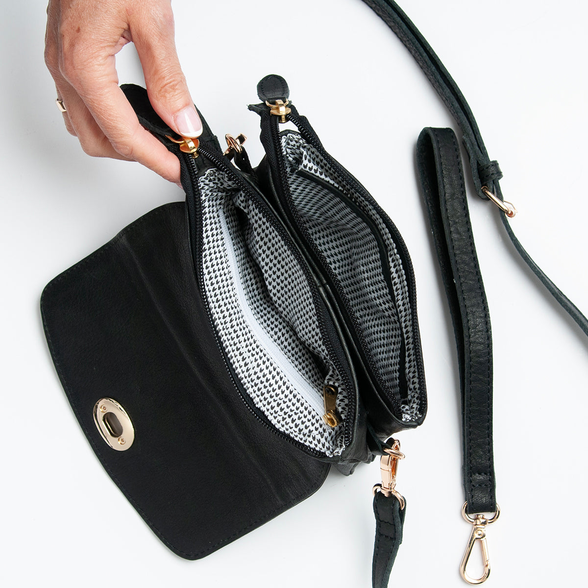 844501 Veske LONDON liten skinn clutch med frontlomme - svart