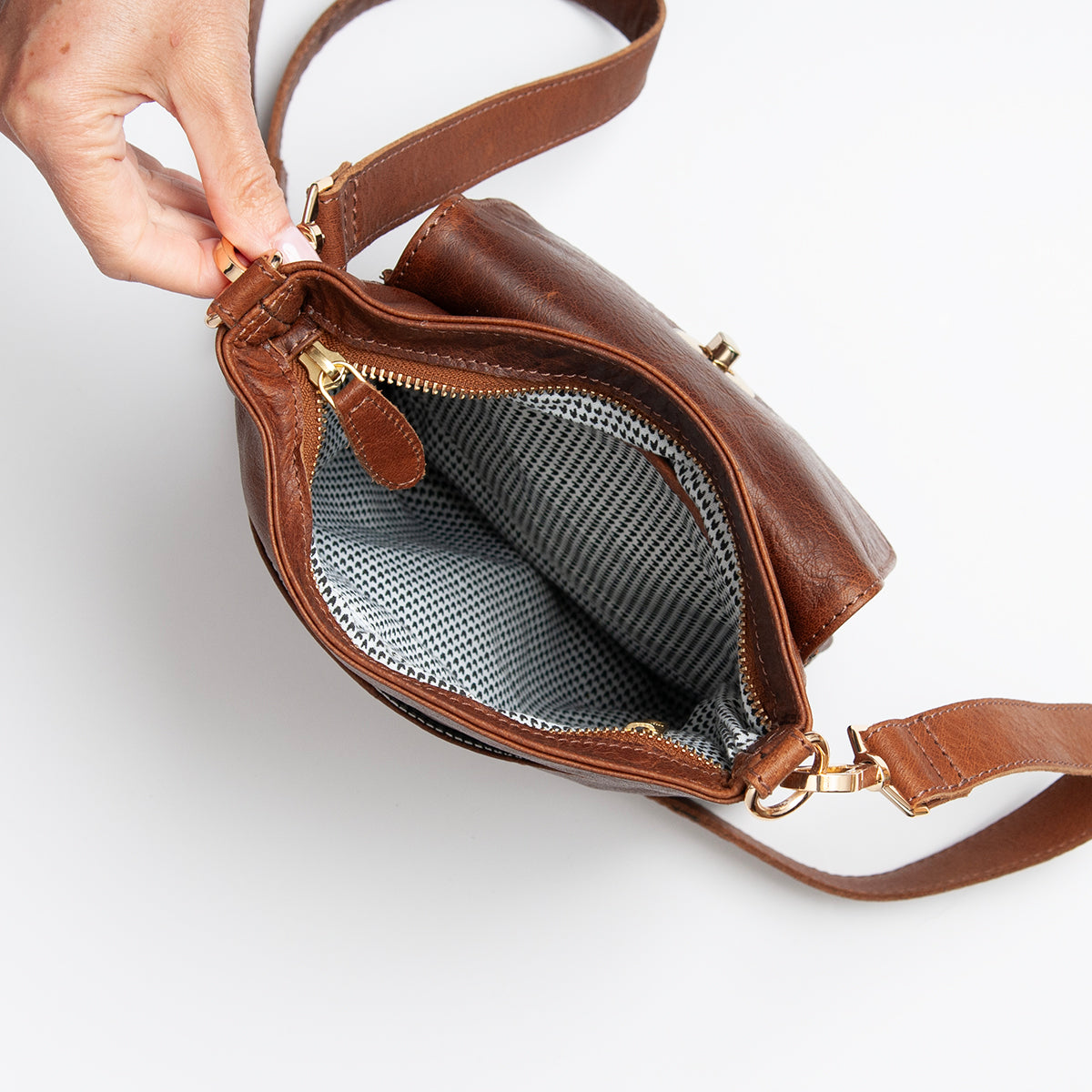 844211 Veske LUCA liten skinn crossbag med frontlomme - brun