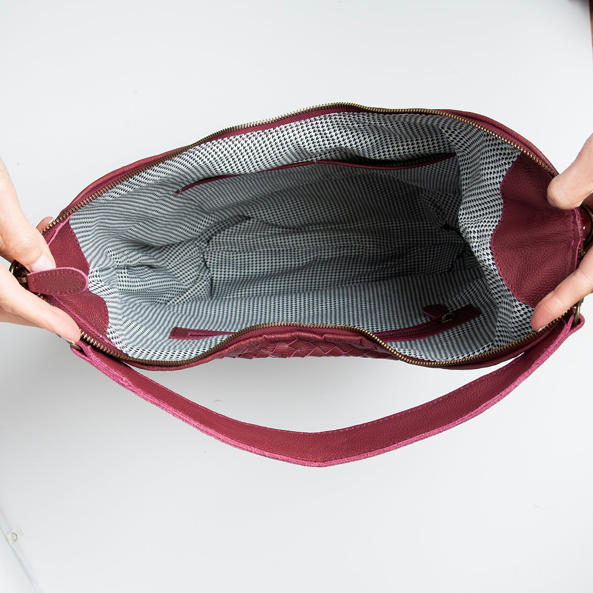 843621 Veske LOTUS stor flette bag i skinn med dobbel rem - bordeaux