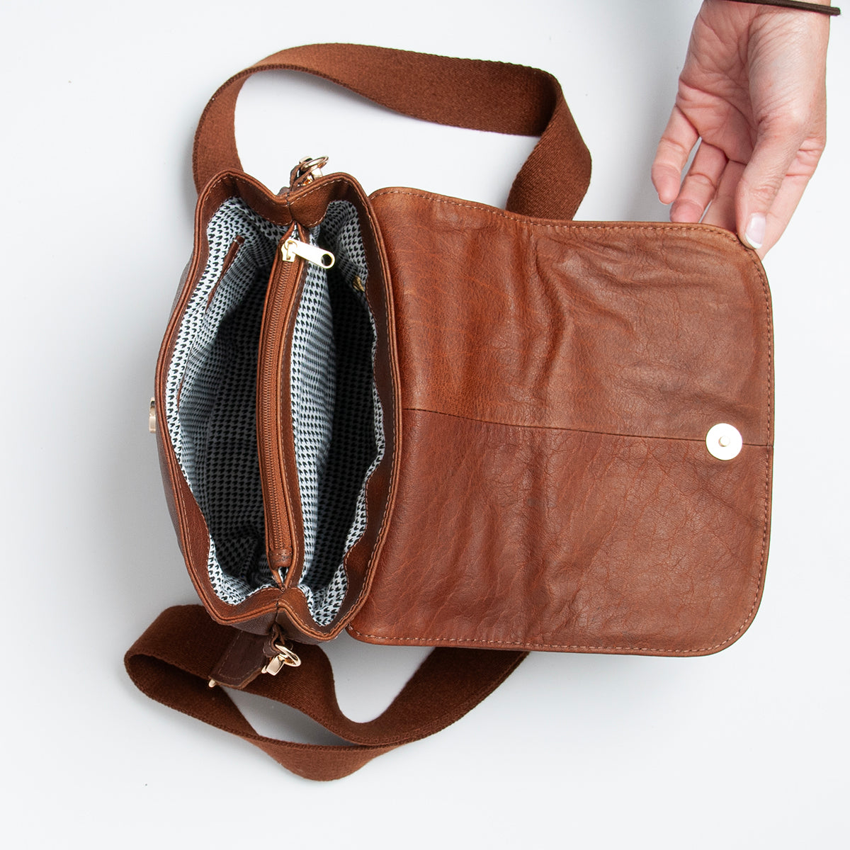 843411 Veske LEXI clutch i skinn - brun