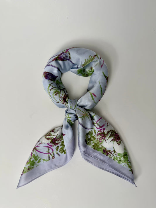 919646  Skjerf, Lite skjerf med små blomsterbuketter - lavendel