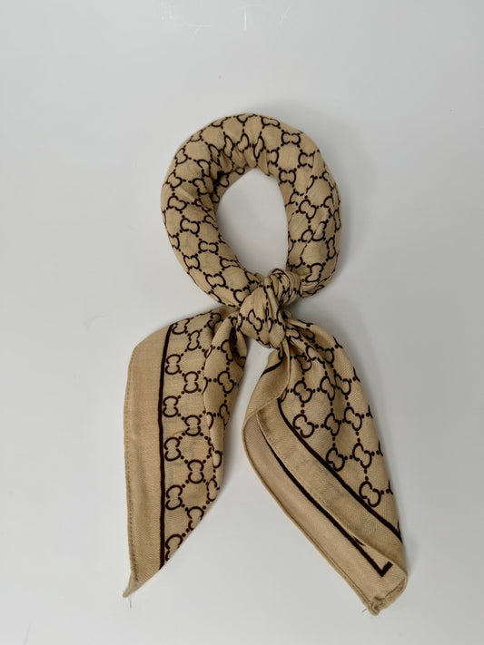 920003  Skjerf, Lite skjerf CC print matt struktur - lys beige