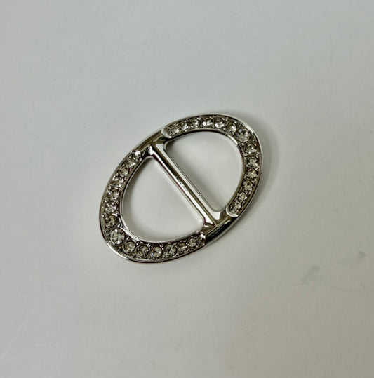 917486 Skjerf ring - Flat skjerfring oval med strass stener - sølv