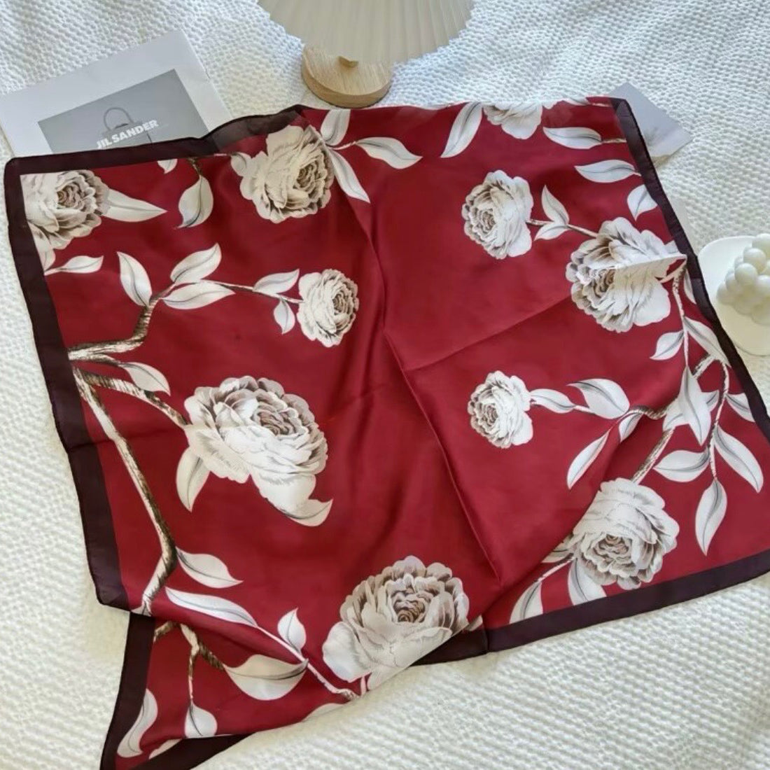 867421 Skjerf, lite skjerf store blomster - burgunder