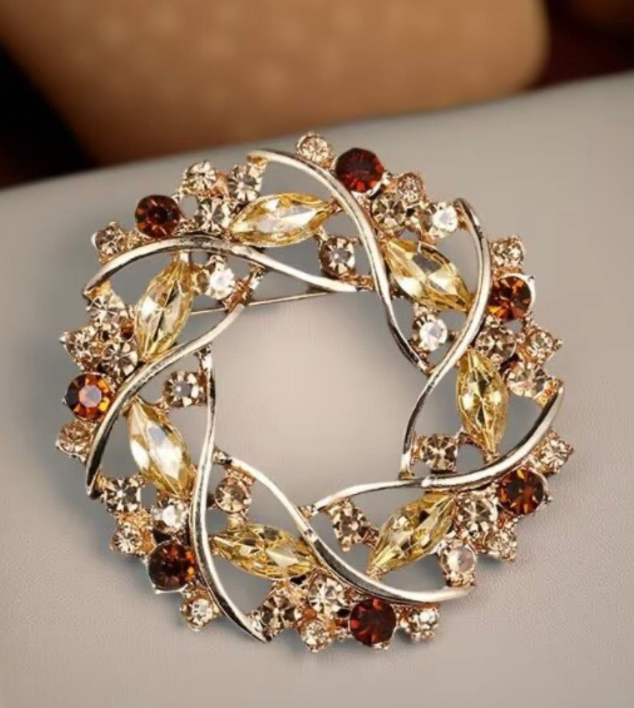 868005 Broche -Krans med strass stener - beige/gull